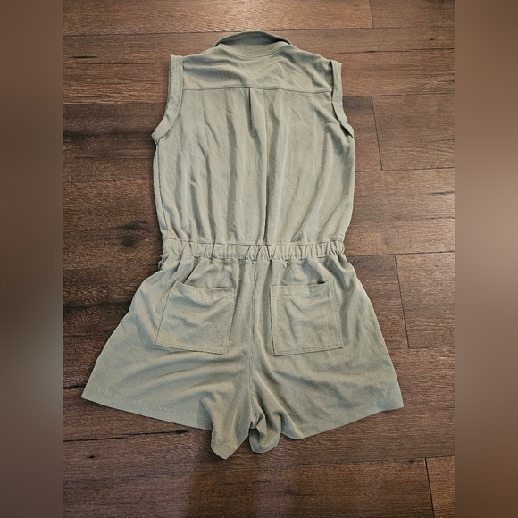NWT Lou & Grey Green Sleeveless Romper - Size S - Picture 10 of 15
